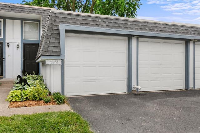8019 E 130 Court E, Grandview, MO 64030