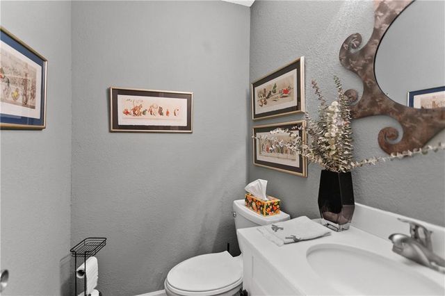 8019 E 130 Court E, Grandview, MO 64030