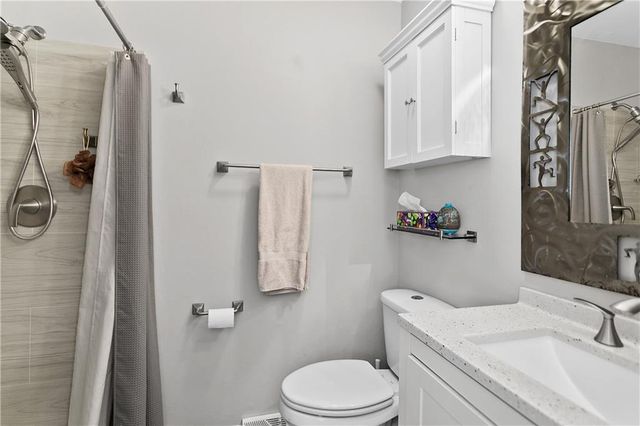 8019 E 130 Court E, Grandview, MO 64030