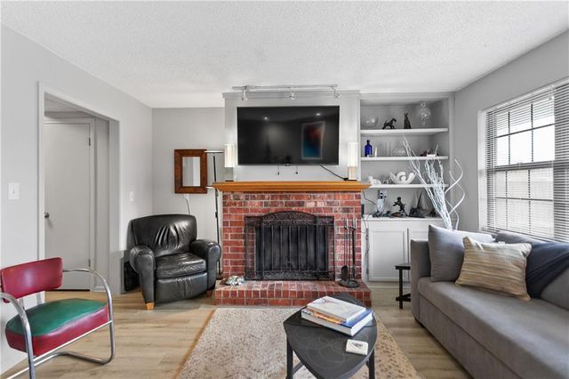 8019 E 130 Court E, Grandview, MO 64030