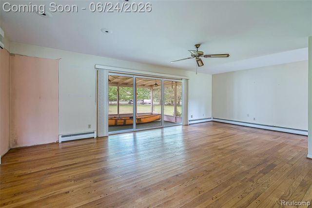 1165 Camelot Drive, Pinckney, MI 48169