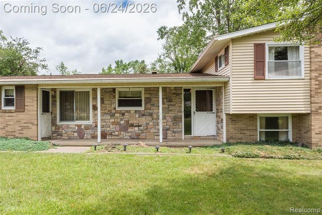 1165 Camelot Drive, Pinckney, MI 48169