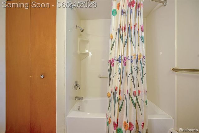 1165 Camelot Drive, Pinckney, MI 48169