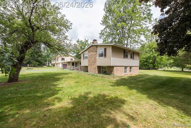 1165 Camelot Drive, Pinckney, MI 48169