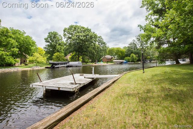 1165 Camelot Drive, Pinckney, MI 48169