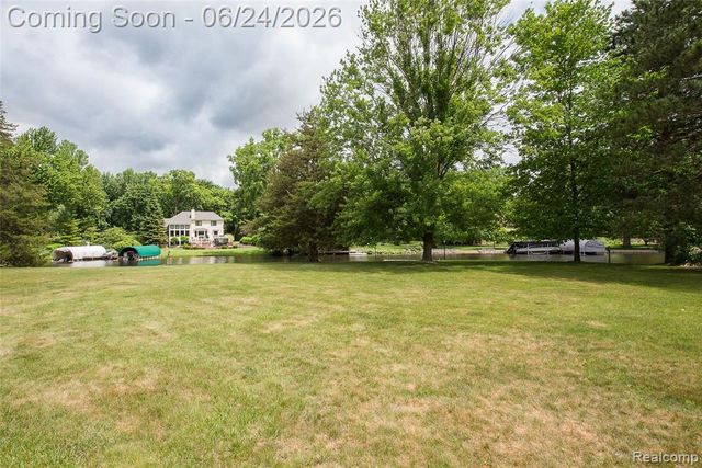 1165 Camelot Drive, Pinckney, MI 48169