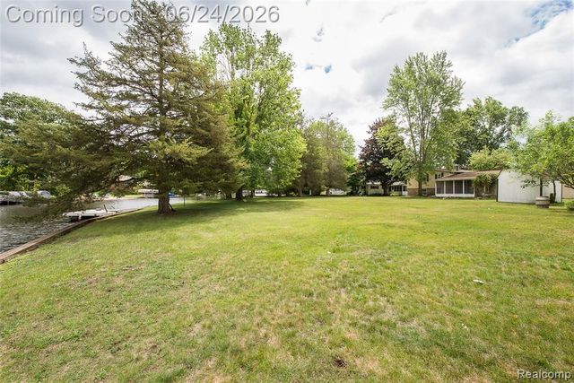 1165 Camelot Drive, Pinckney, MI 48169