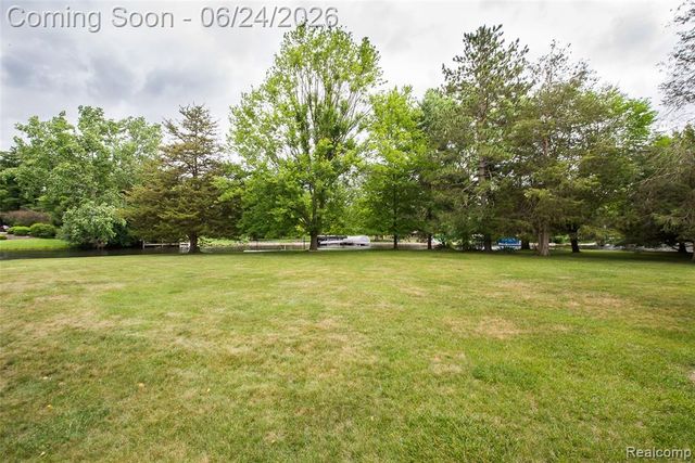 1165 Camelot Drive, Pinckney, MI 48169