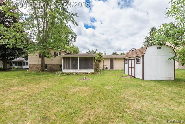 1165 Camelot Drive, Pinckney, MI 48169