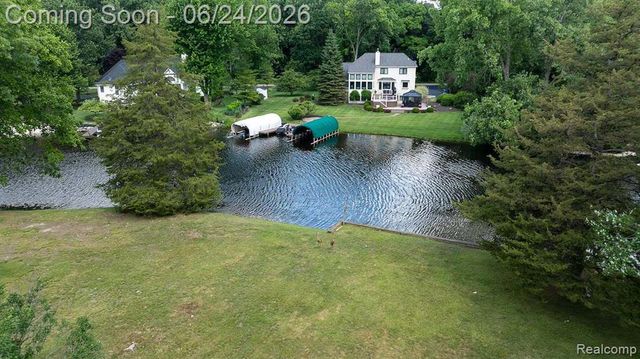 1165 Camelot Drive, Pinckney, MI 48169