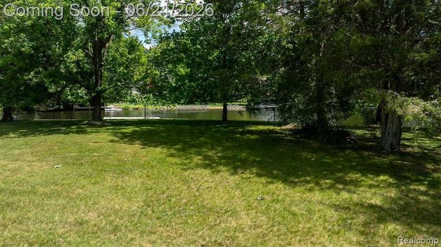 1165 Camelot Drive, Pinckney, MI 48169