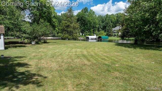 1165 Camelot Drive, Pinckney, MI 48169