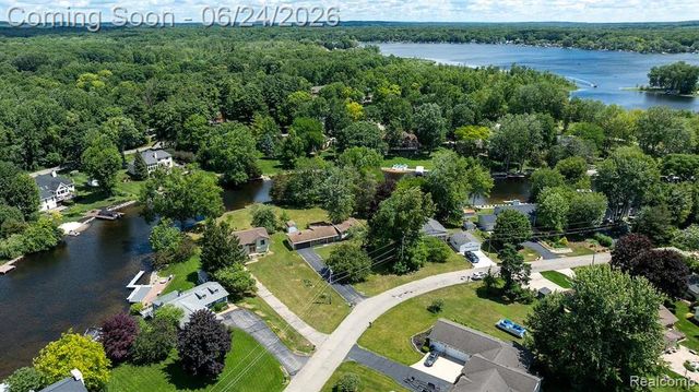 1165 Camelot Drive, Pinckney, MI 48169