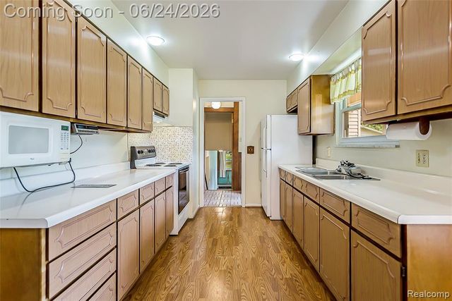 1165 Camelot Drive, Pinckney, MI 48169