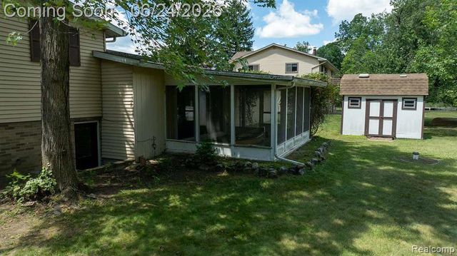 1165 Camelot Drive, Pinckney, MI 48169