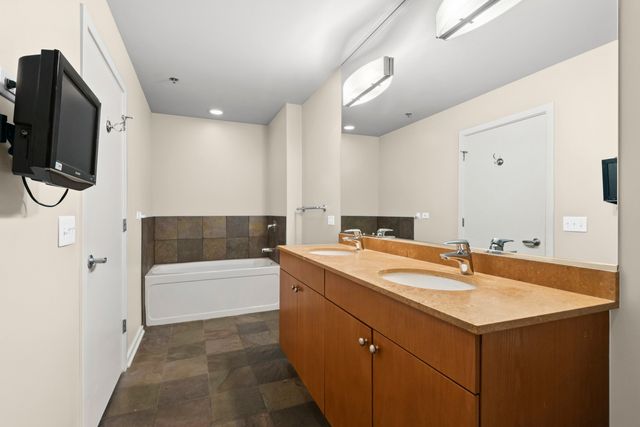 125 S GREEN Street 1205A, Chicago, IL 60607
