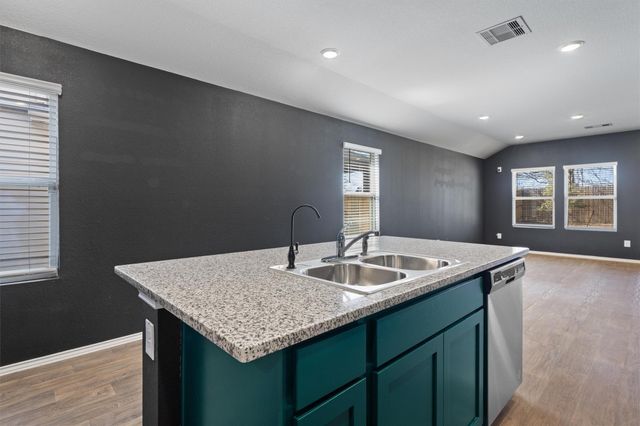 352 Sickle LOOP, Uhland, TX 78640