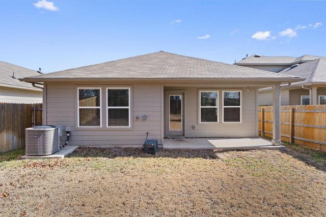 352 Sickle LOOP, Uhland, TX 78640