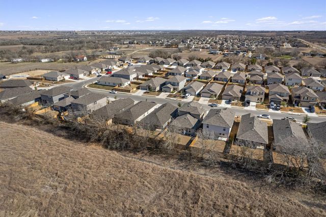 352 Sickle LOOP, Uhland, TX 78640