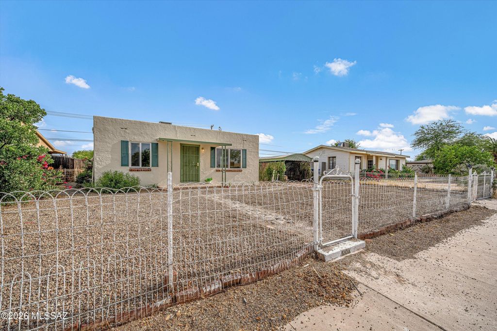 4208 E 1st Street, Tucson, AZ 85711