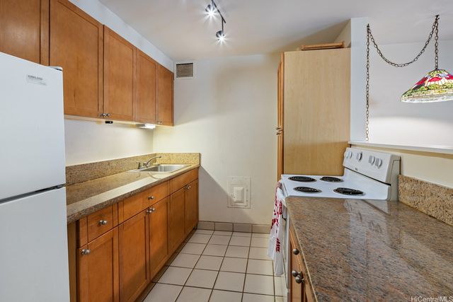 411 Kaiolu Street 504, Honolulu, HI 96815