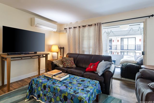 411 Kaiolu Street 504, Honolulu, HI 96815