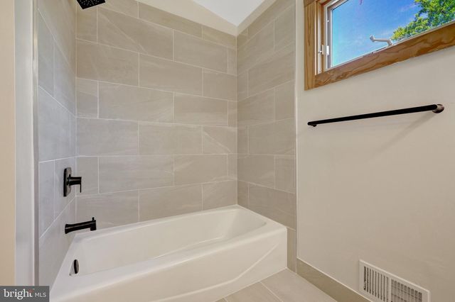 822 WALKER RD, Great Falls, VA 22066