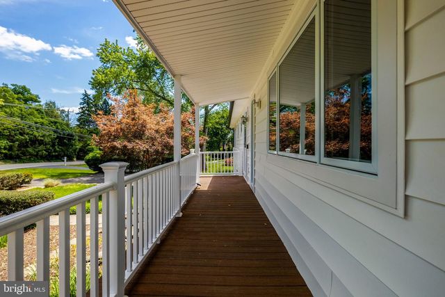 822 WALKER RD, Great Falls, VA 22066