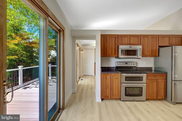 822 WALKER RD, Great Falls, VA 22066