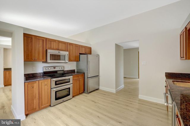 822 WALKER RD, Great Falls, VA 22066