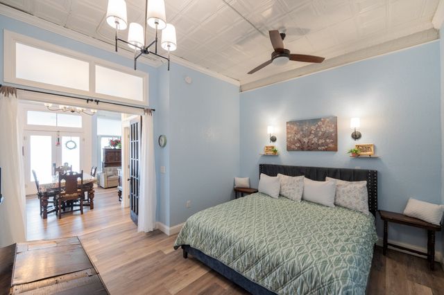 8 E Main St, Decaturville, TN 38329