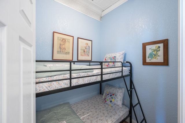 8 E Main St, Decaturville, TN 38329