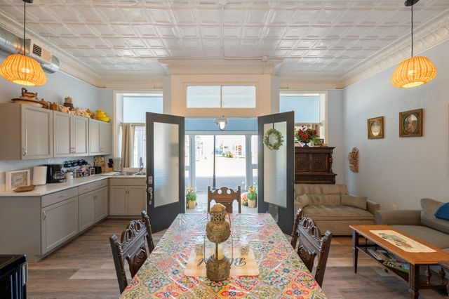 8 E Main St, Decaturville, TN 38329