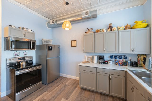 8 E Main St, Decaturville, TN 38329