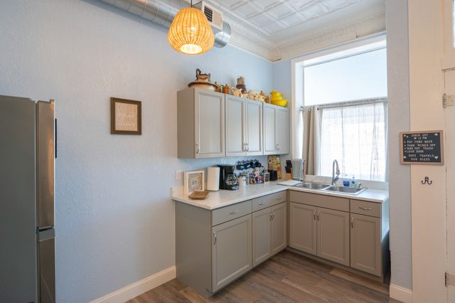 8 E Main St, Decaturville, TN 38329