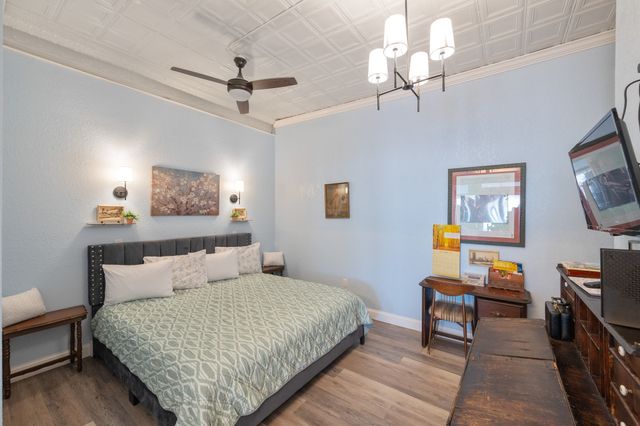 8 E Main St, Decaturville, TN 38329