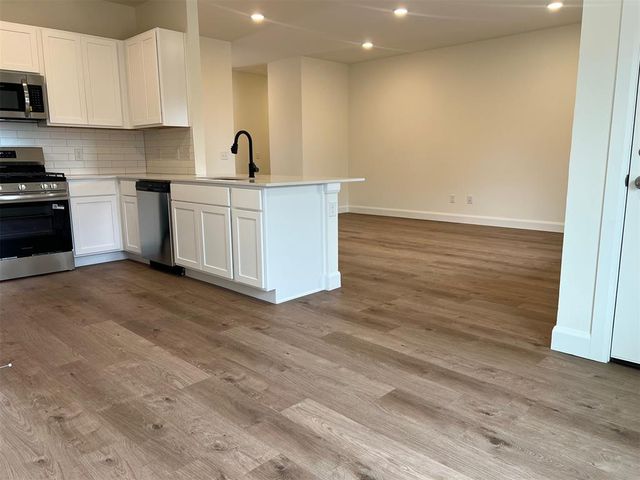 2041 Brush Creek Way, Newcastle, OK 73065