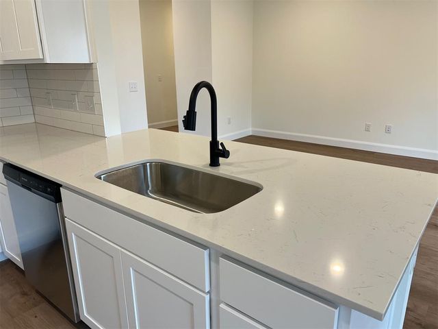 2041 Brush Creek Way, Newcastle, OK 73065