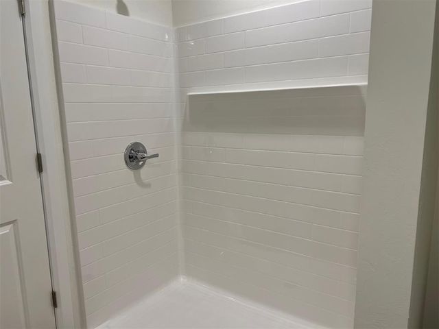 2041 Brush Creek Way, Newcastle, OK 73065