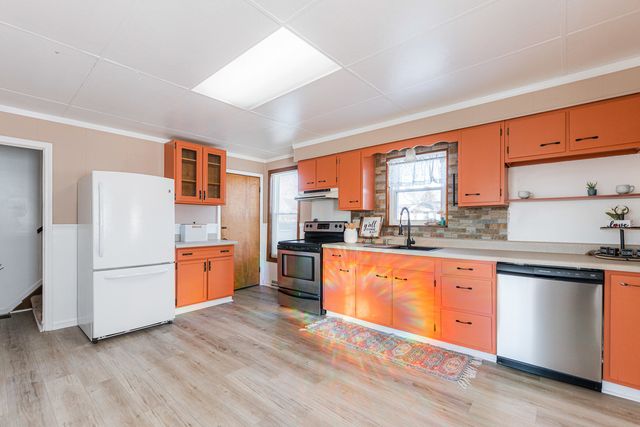 120 Sabin Street, Sycamore, IL 60178