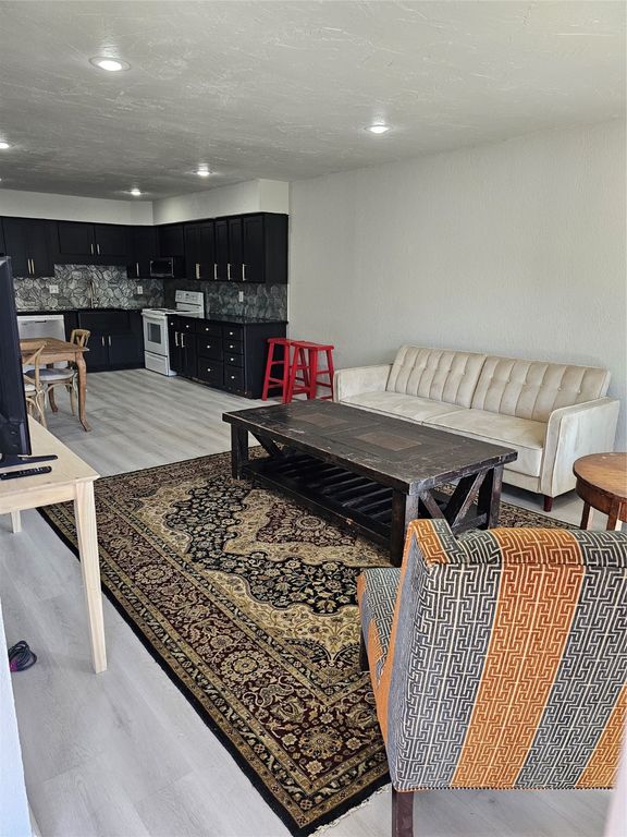 5303 Fleetwood Oaks Avenue 278, Dallas, TX 75235