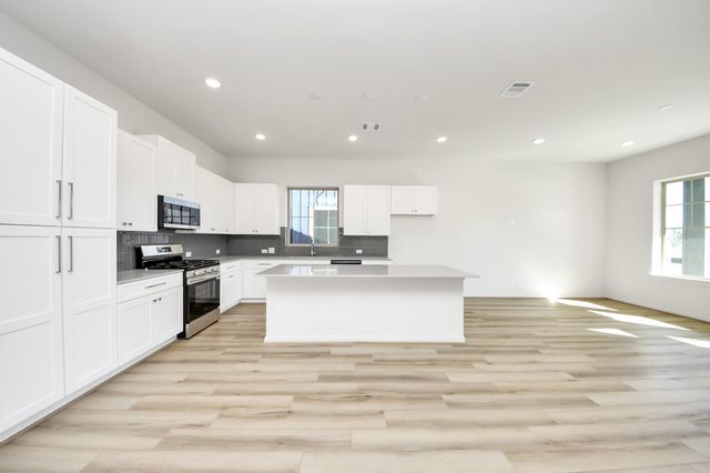 363 Legacy Point A, Sealy, TX 77474