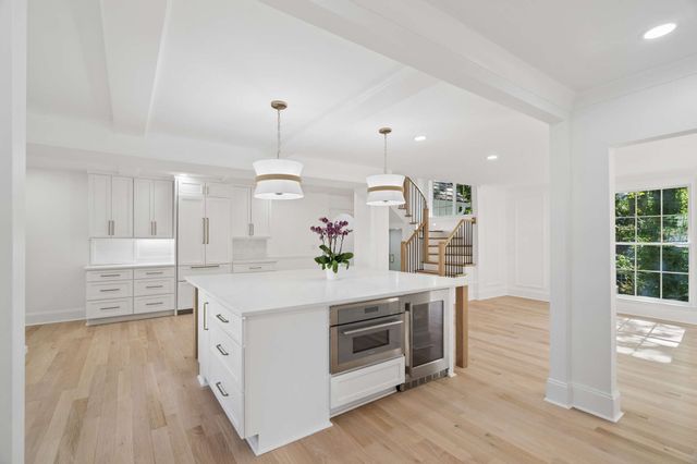 4401 Iroquois Ave, Nashville, TN 37205