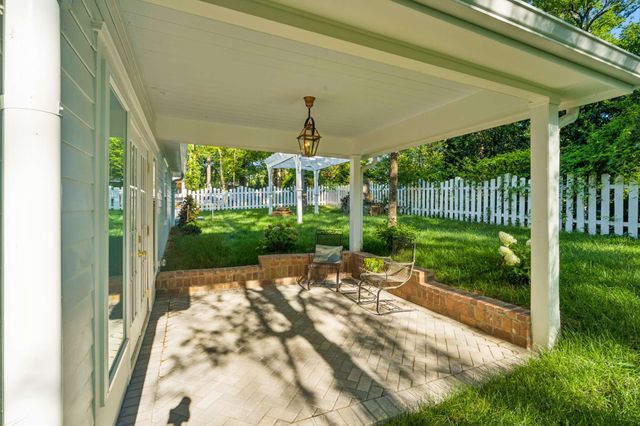 4401 Iroquois Ave, Nashville, TN 37205