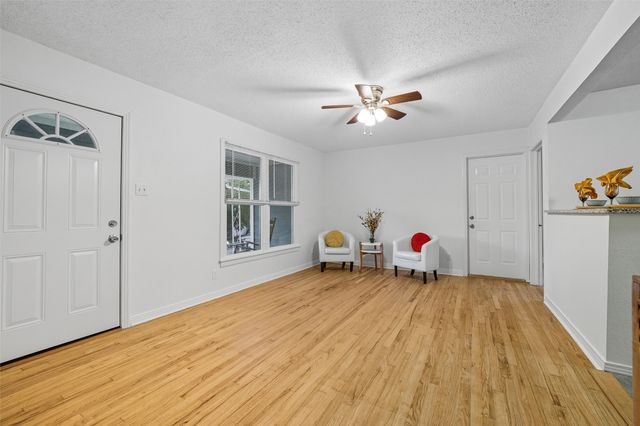 1617 Hillside Drive, River Oaks, TX 76114