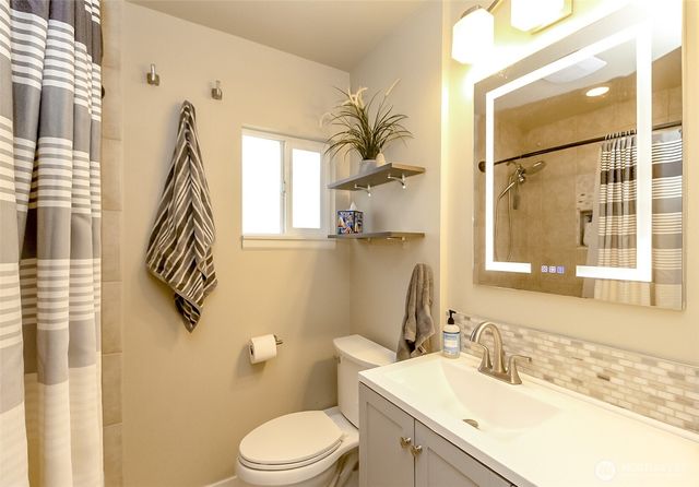 5929 164th Place SW, Lynnwood, WA 98037