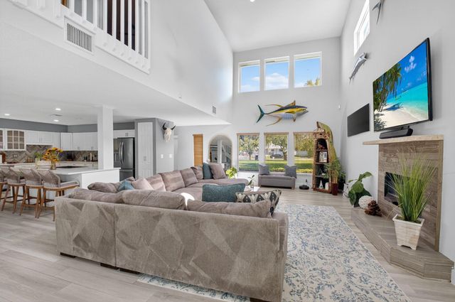 6701 Hillside Lane, Lake Worth, FL 33462