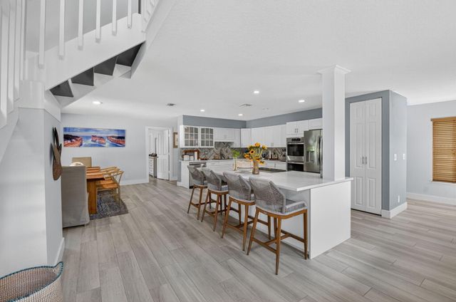 6701 Hillside Lane, Lake Worth, FL 33462