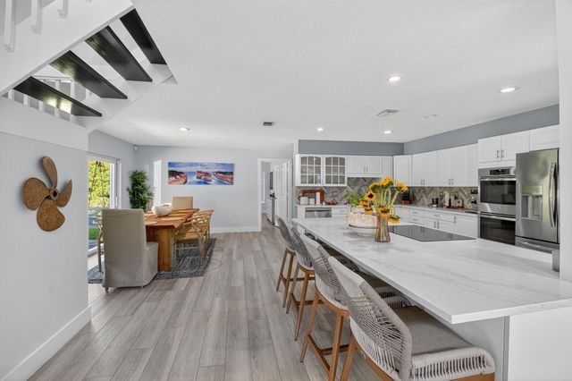 6701 Hillside Lane, Lake Worth, FL 33462