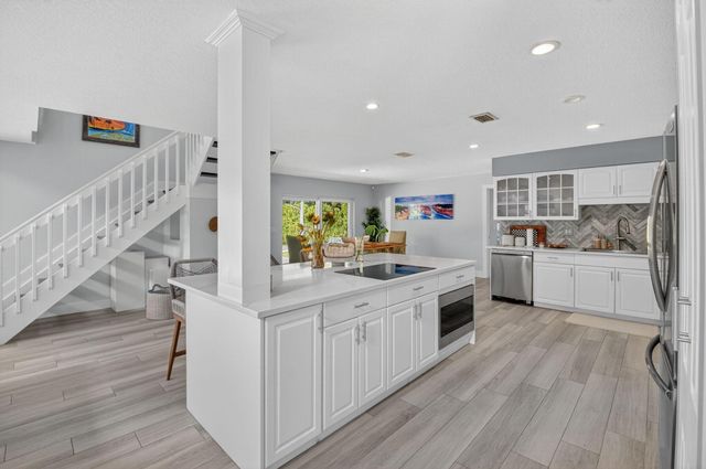 6701 Hillside Lane, Lake Worth, FL 33462